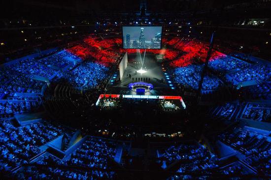 kurO 狐狸精吸引了观众，小伞的飞机造成了巨大的伤害， Leyan 的队伍赢得了胜利